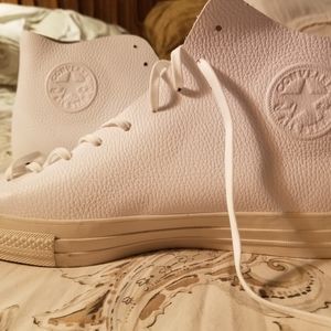 Big man NWT Converse leather white hi tops